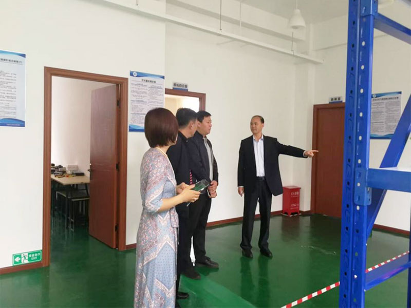 冶金工業職業技能鑒定指導中心領導蒞臨我校檢查指導工作 冶金工業職業技能鑒定指導中心領導蒞臨我校檢查指導工作