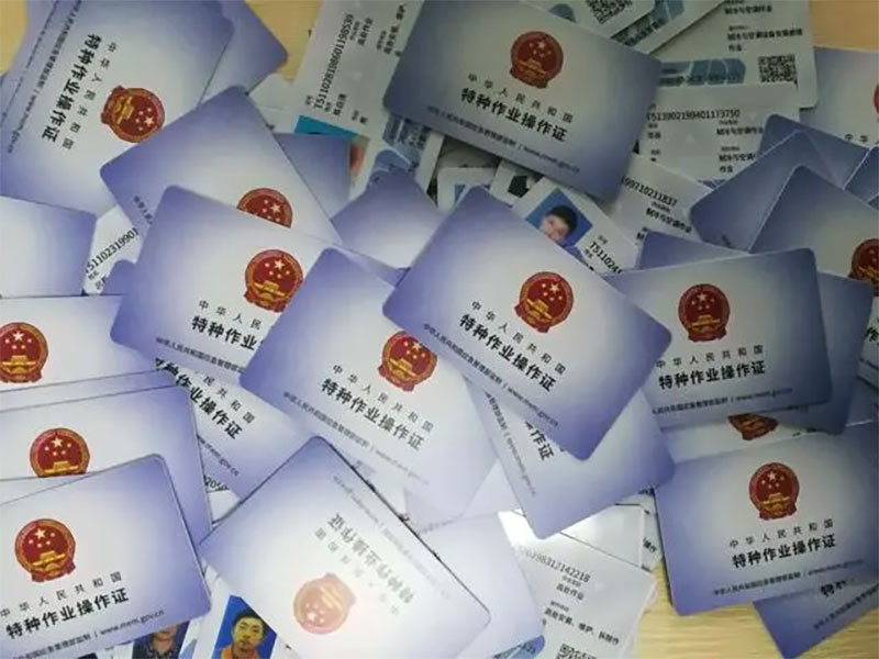 �Ǹ߼��O���I�C���Ă���Ӗ�WУ������Ҫ�ύ��Щ�����Y�ϣ�